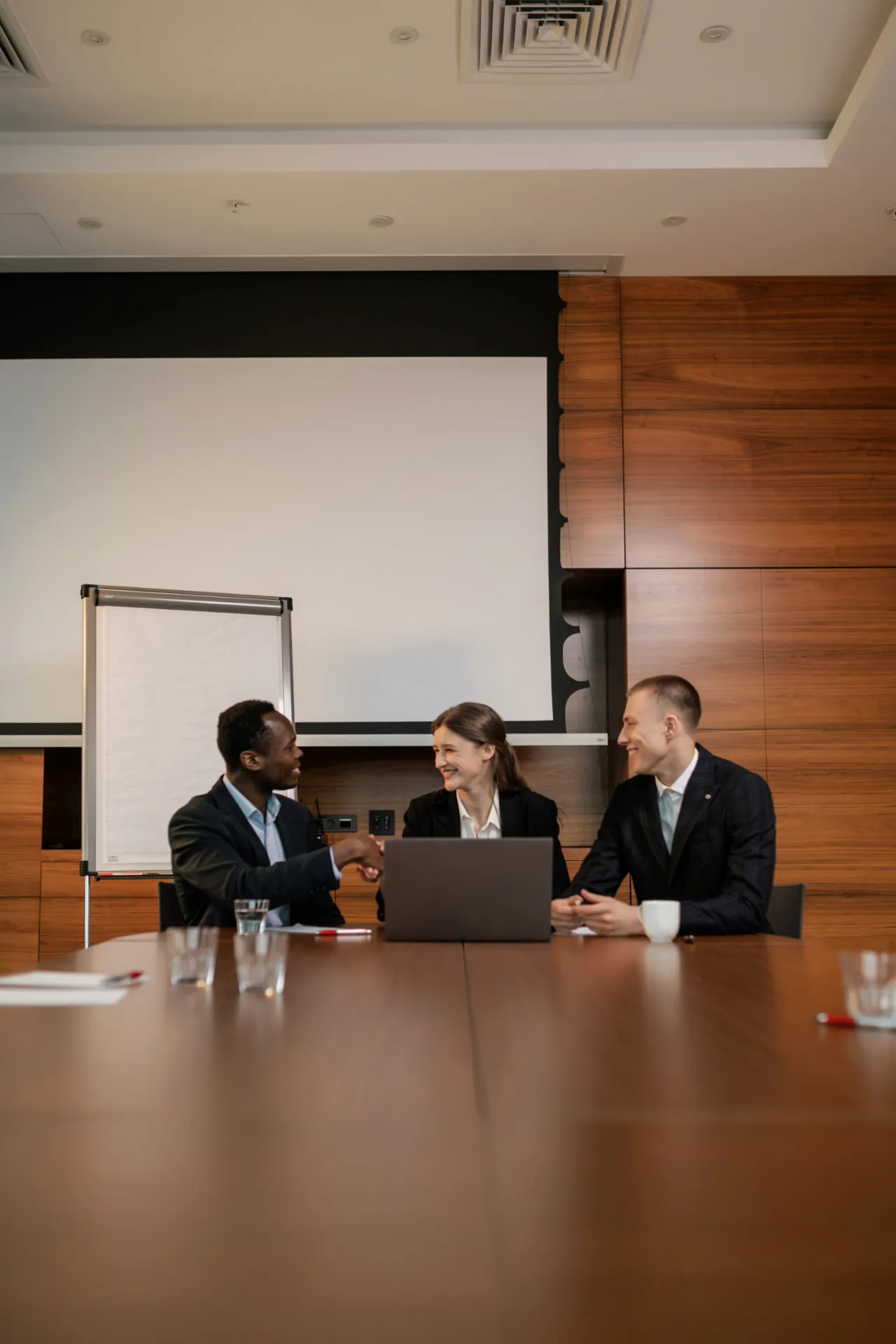 Linkwire consultants agreeing next steps with client leaders